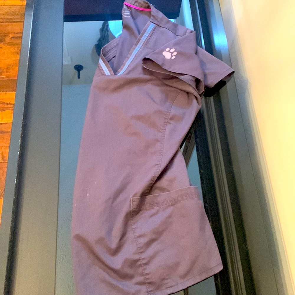 Pewter Small Worn Scrub Top VAC Exclusive